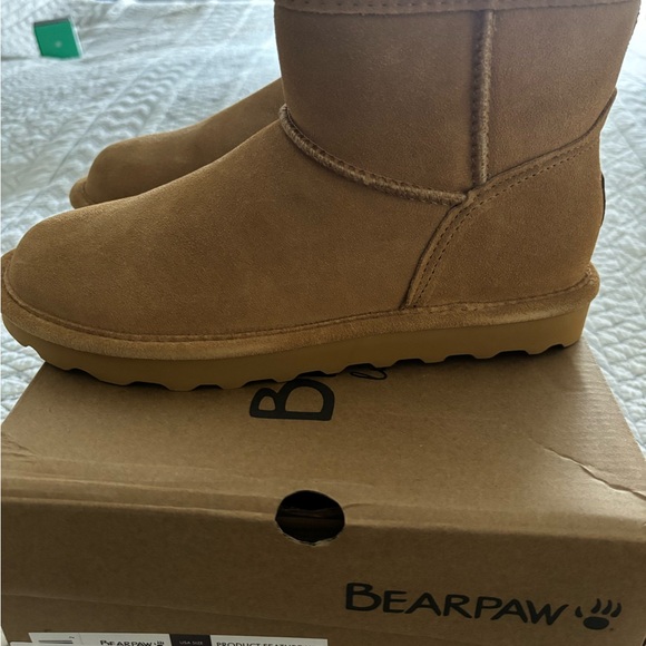 NWT Bearpaw Boots - Picture 2 of 4